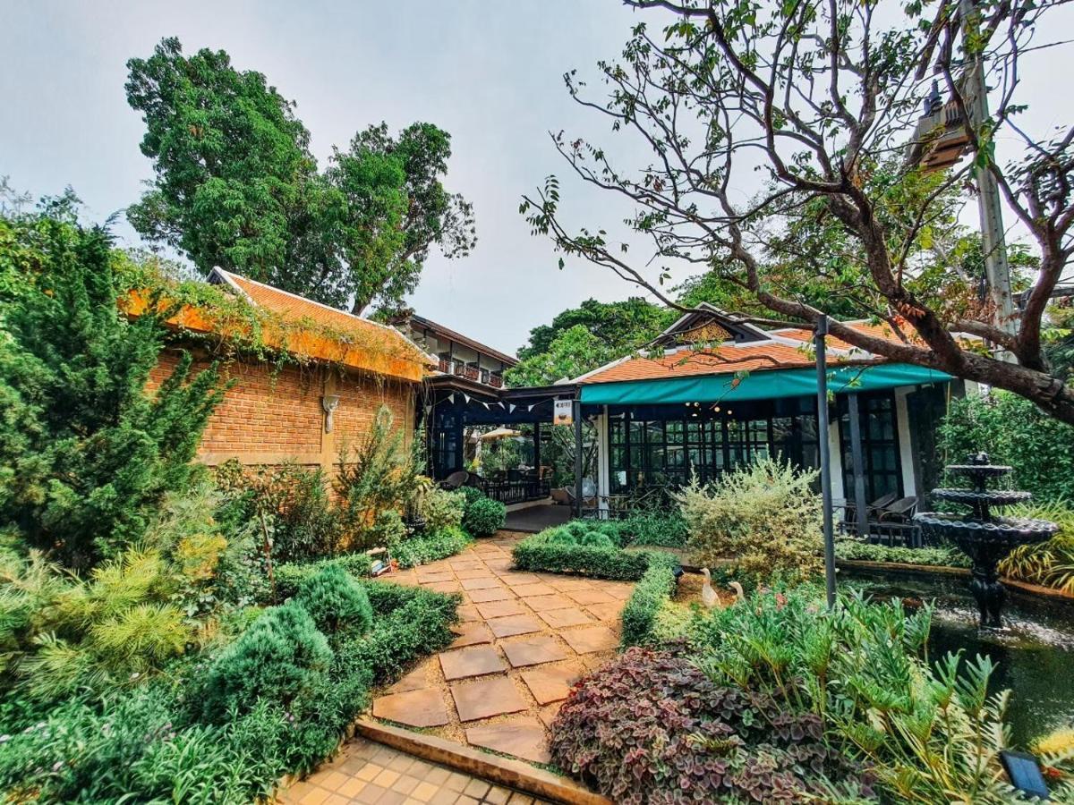 Vijit Nakorn Hotel Sisaket Buitenkant foto